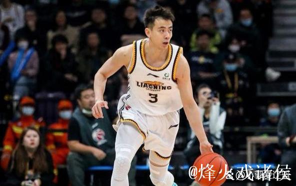 解说员:辽篮前两战都是打团队篮球,且不让本土球员蓝领化 解说员:辽篮前两战都是打团队篮球,且不让本土球员蓝领化