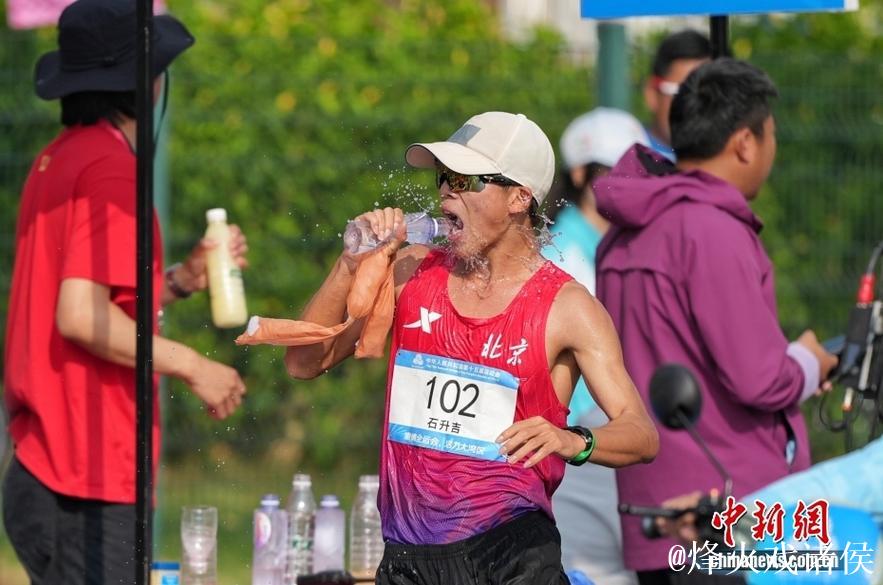 杨家玉携手石升吉勇夺马拉松竞走混合接力金牌